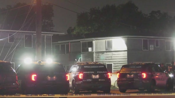 Houston man accused of shooting girlfriend to death, sending photo to family