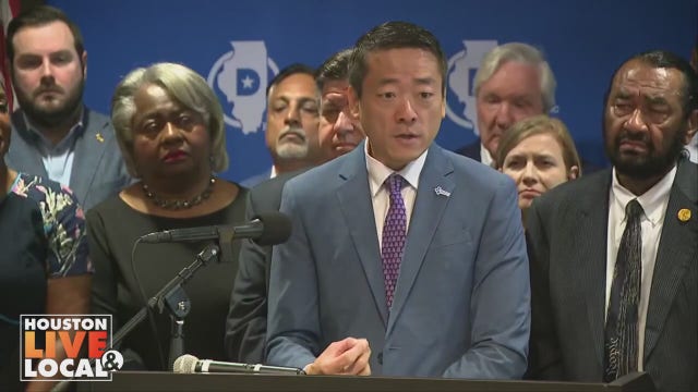 Texas Democratic lawmakers who fled state evacuate Illinois hotel after bomb threat