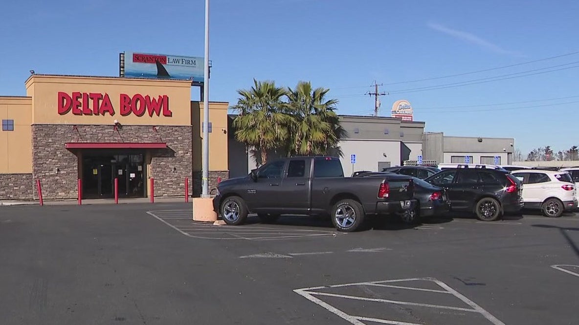 2 men killed following gunfight outside Antioch bowling alley