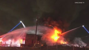 Massive fire destroys auto shop in Riverside