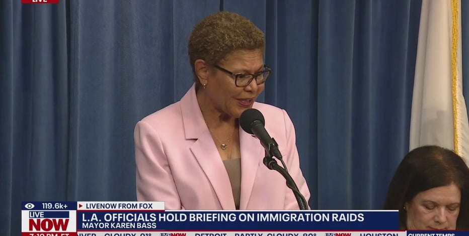 ICE moves to end bond hearings for detained migrants, memo shows