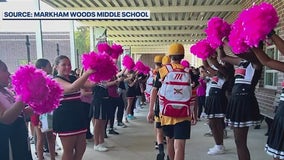 Lake Mary Little League team prepare for parade