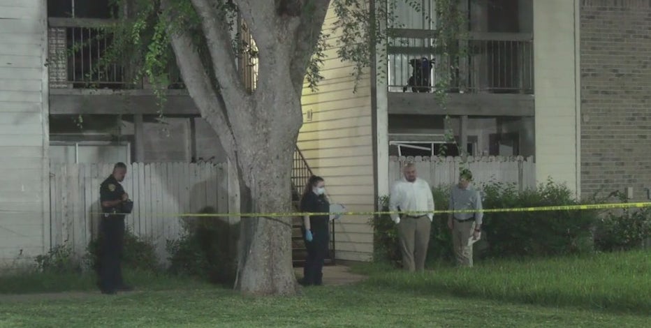 Southwest Houston: Man found shot at Alief apartment complex, dies in hospital, police say