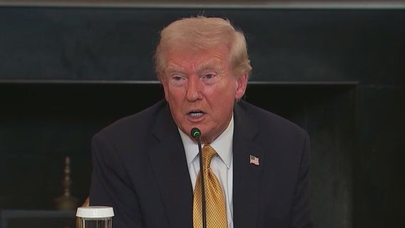 Federal workers miss another paycheck as shutdown stalemate drags on