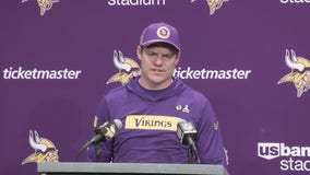 Kevin O'Connell reacts after Vikings beat Cardinals, 23-22