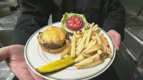 Trying The Colonnade's classic burger