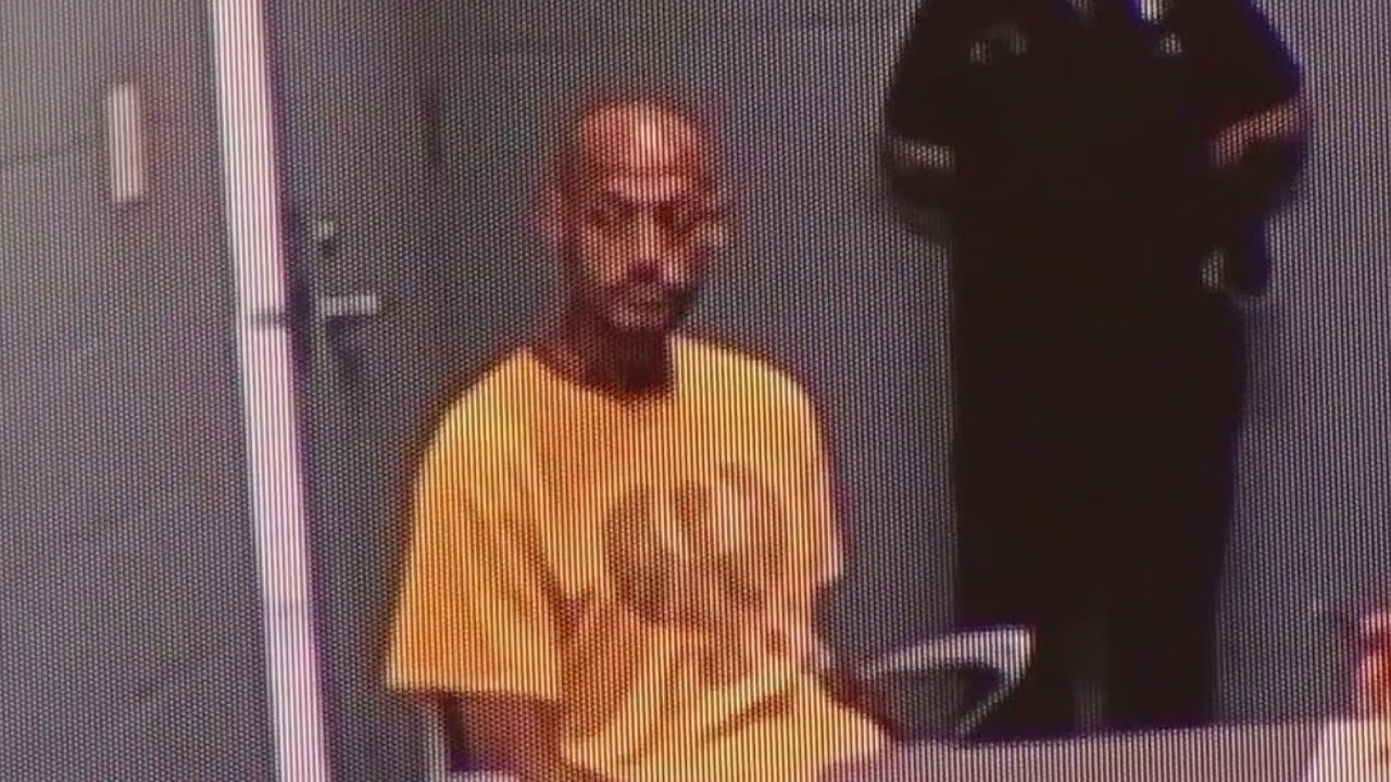Burbank 'butt sniffer' sent back to jail | FOX 11 Los Angeles