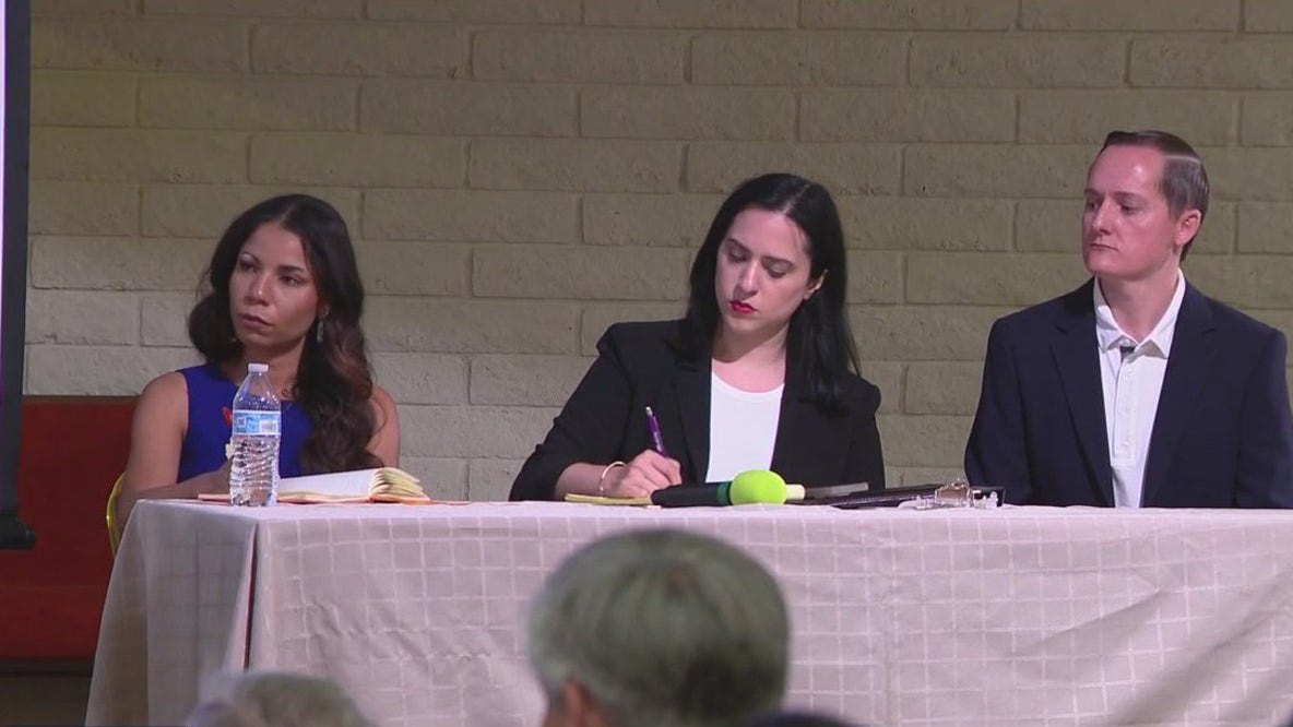 Democratic leaders hold town hall in Phoenix