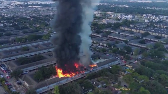 Northwest Houston apartment fire leaves more than 300 people displaced: 'You never think it can happen to you'