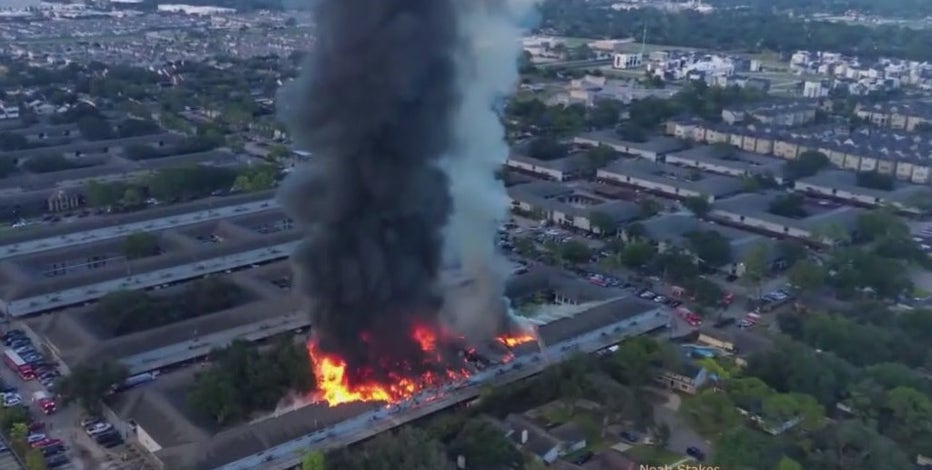 Northwest Houston apartment fire leaves more than 300 people displaced: 'You never think it can happen to you'