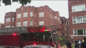 Firefighters battle blaze on Chicago's South Side