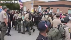 Chicago ICE operations: Illinois gov. signs executive order to track federal agent conduct