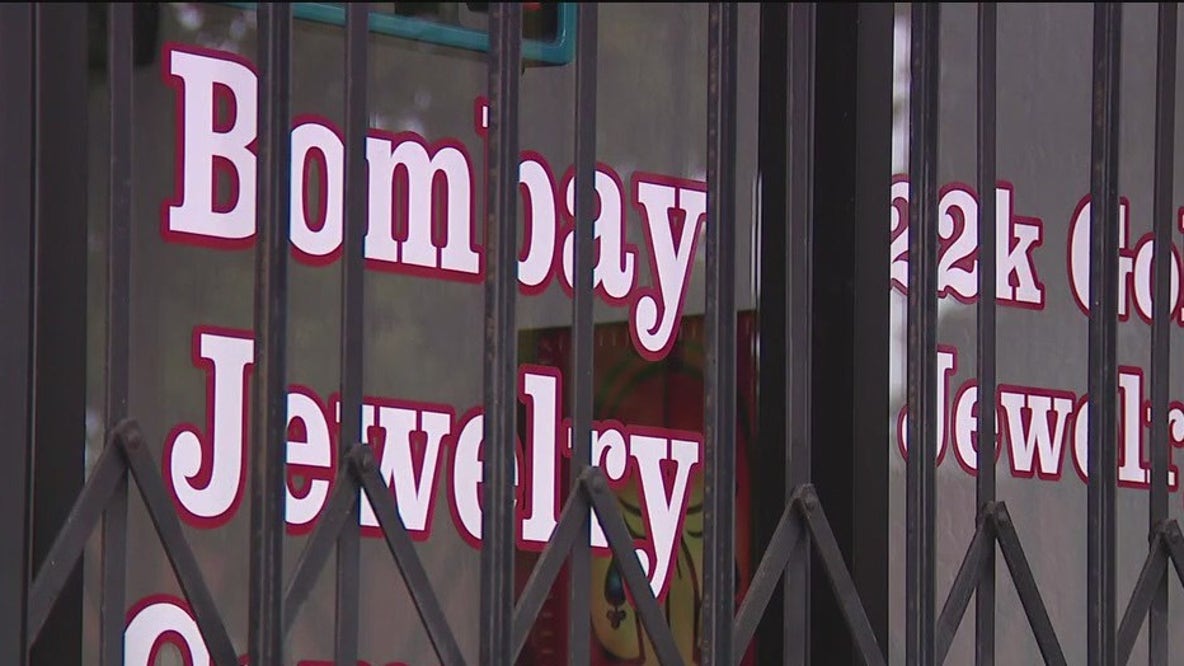 Jewelry store owner shaken up after $500K in goods stolen