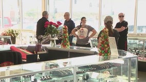 Last-minute rush to finish Christmas shopping is on