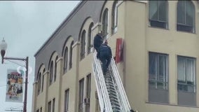 Wells Fargo sign loose, falling potential: SFFD