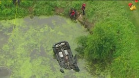 Man dead after vehicle found submerged in Wauconda retention pond: police