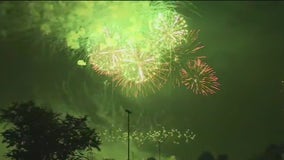 Thousands gather for  'largest' fireworks show in Illinois