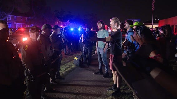 Group decries Broadview mayor’s limits on protests at ICE facility