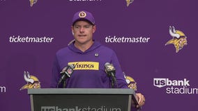 Kevin O'Connell reacts after Vikings beat 49ers 23-17