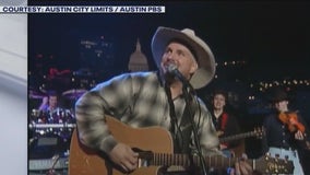 Garth Brooks inducted into ACL Hall of Fame