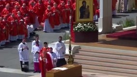 Thousands bid farewell to Pope Francis
