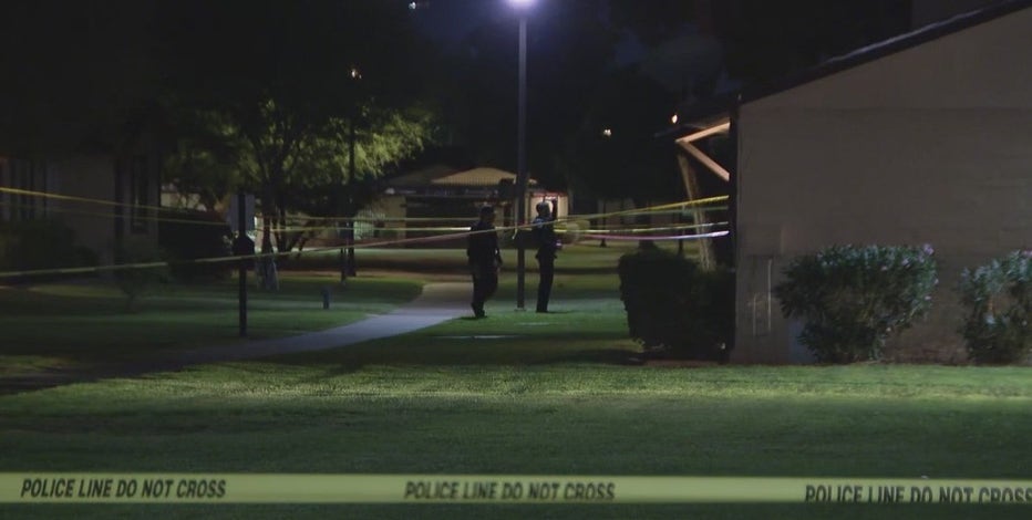 Man with machete shot by officers after holding toddler hostage inside Phoenix apartment: PD