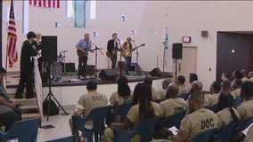 'The Bacon Brothers' perform at Cook County Jail