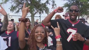 Fans line up early for Texans training camp