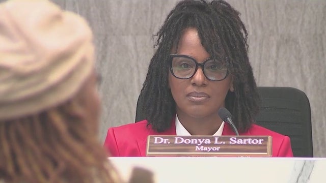 Residents show support for Jonesboro mayor amid questions over resignation withdrawal