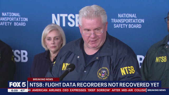 NTSB recovers flight recorders from deadly DC midair collision