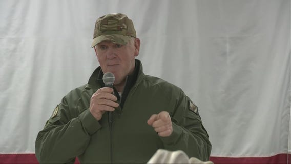 Texas Gov. Greg Abbott, incoming Border Czar Tom Homan serve Thanksgiving at border
