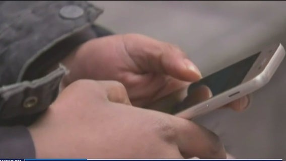 Illinois could be 16th state to ban cellphone use in schools: 'A major problem'