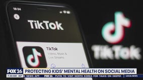 Educators urge warning labels on social media