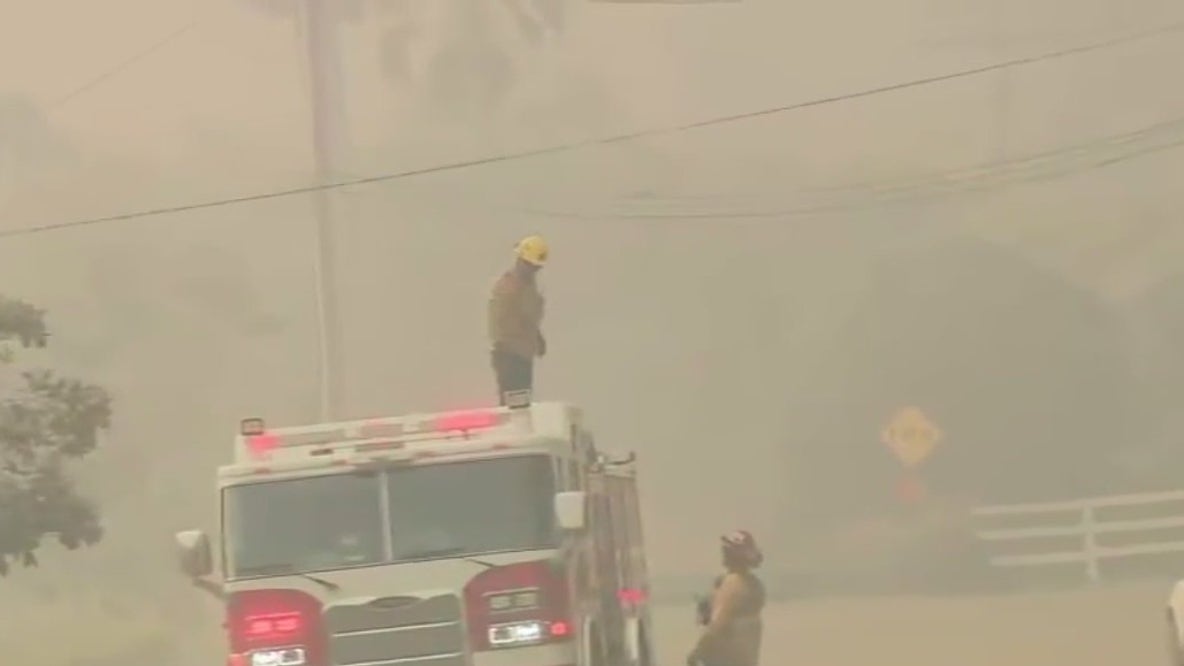 Mountain Fire jumps Hwy 118 in Ventura County