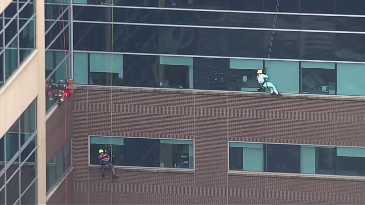 Holiday heroes rappel down Virginia children’s hospital to spread cheer to young patients