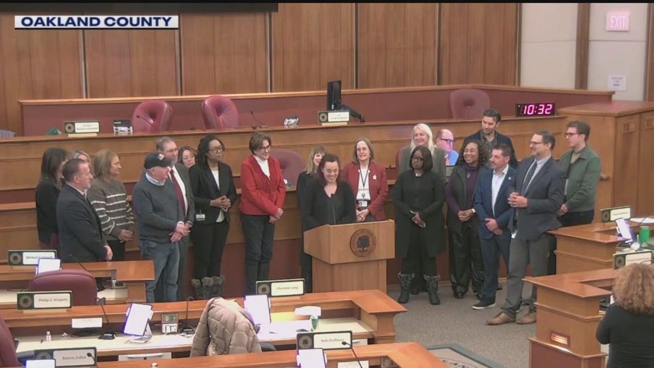 Oakland County Commissioners Approve Pay Raises | FOX 2 Detroit