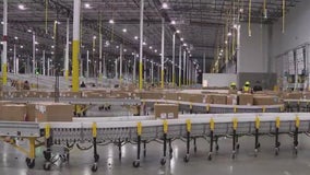 Amazon opens holiday hiring, 250,000 jobs open