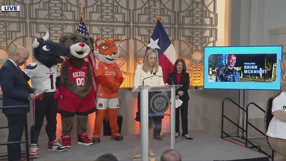 HTX @ 10: H-E-B Thanksgiving Parade, No SNAP benefits for November, more