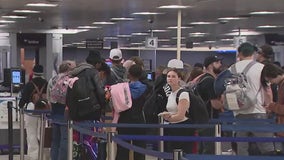 Busy Thanksgiving travel day at Phoenix Sky Harbor