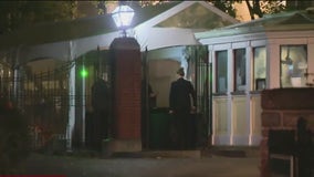 Federal agents arrive at Gracie Mansion