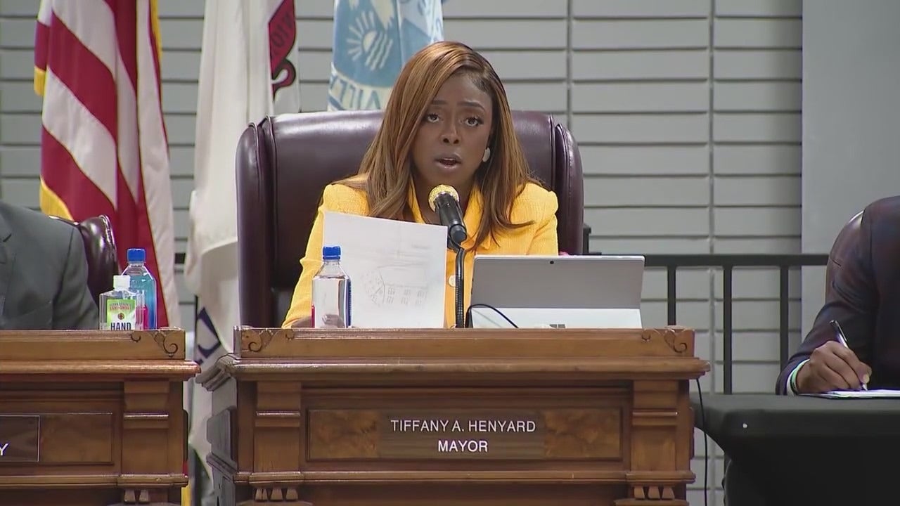 Dolton Mayor Tiffany Henyard Accused Of Politically Targeting Park ...