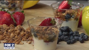 Healthy breakfast parfaits for back to school