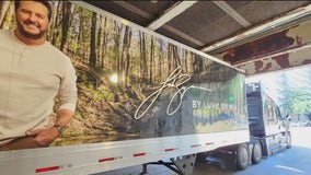 Country star Luke Bryan's tour truck gets stuck under downtown bridge ahead of Chicago show