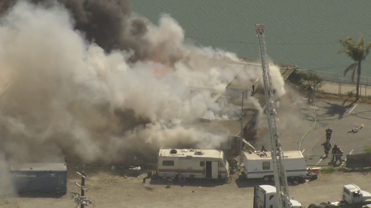 Fires Destroy Fork n’ Pint, Oakland CA Building