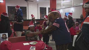 Chicago Bears spread holiday cheer at annual event