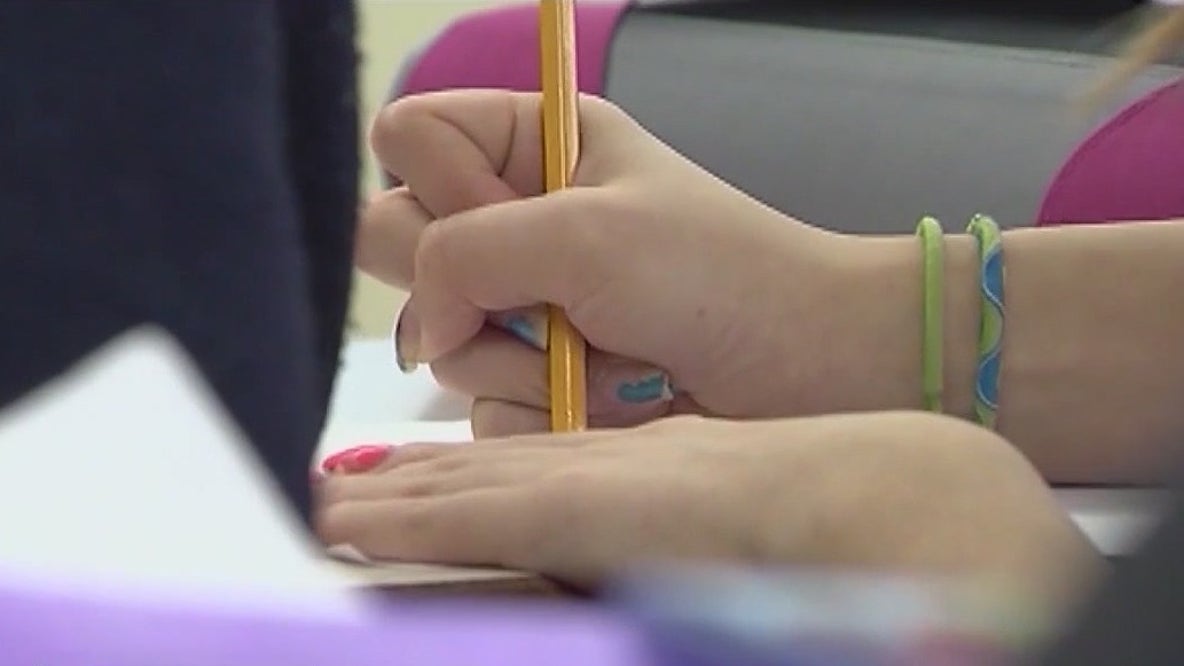 Florida lawmakers clash over school start times
