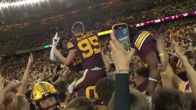 Gophers fans storm the field after upset win over USC