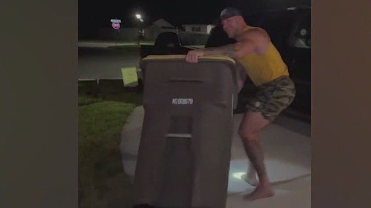 Barefoot gator wrangler stops Easter dinner to help woman