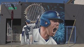 Freddie Freeman mural unveiled in Hawthorne