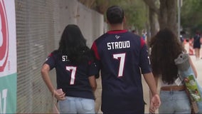 Texans fans fired up for preseason game in sweltering heat